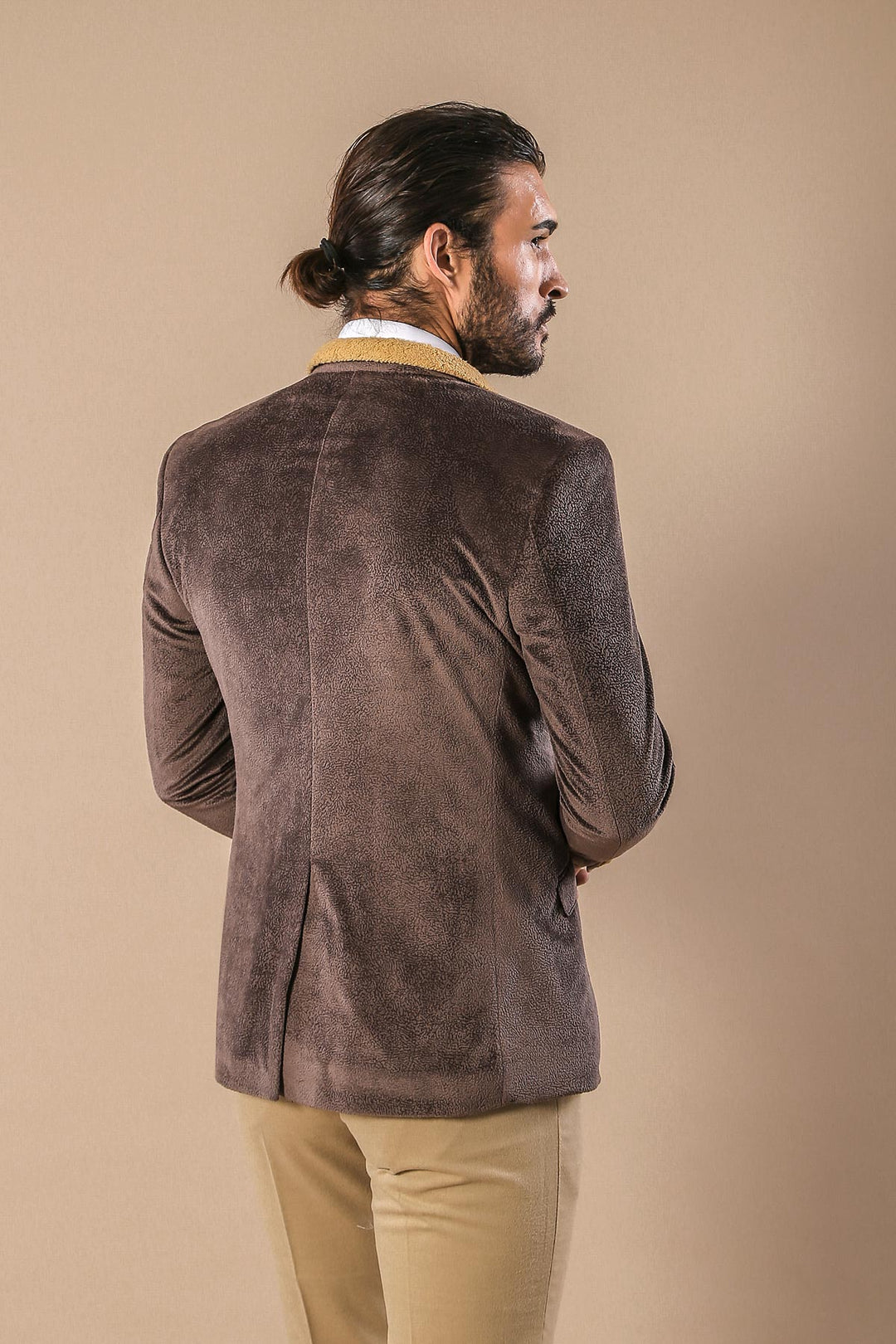 Пушистый светло-бежевый блейзер | Весс