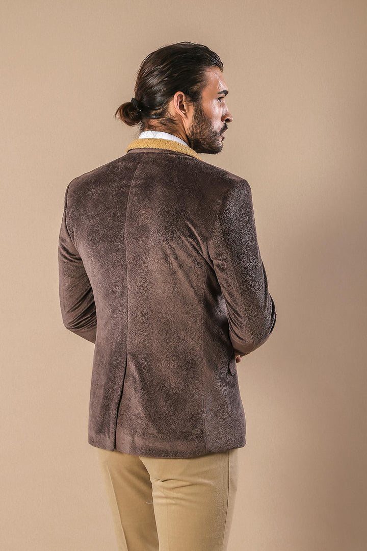 Пушистый светло-бежевый блейзер | Весс