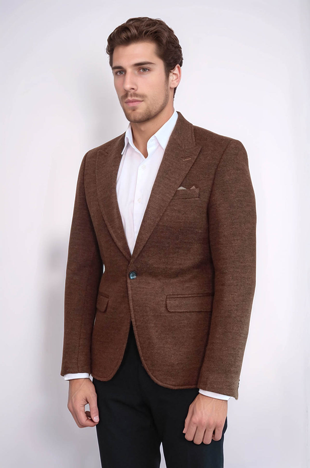 Chaqueta marrón de corte entallado para hombre | wess
