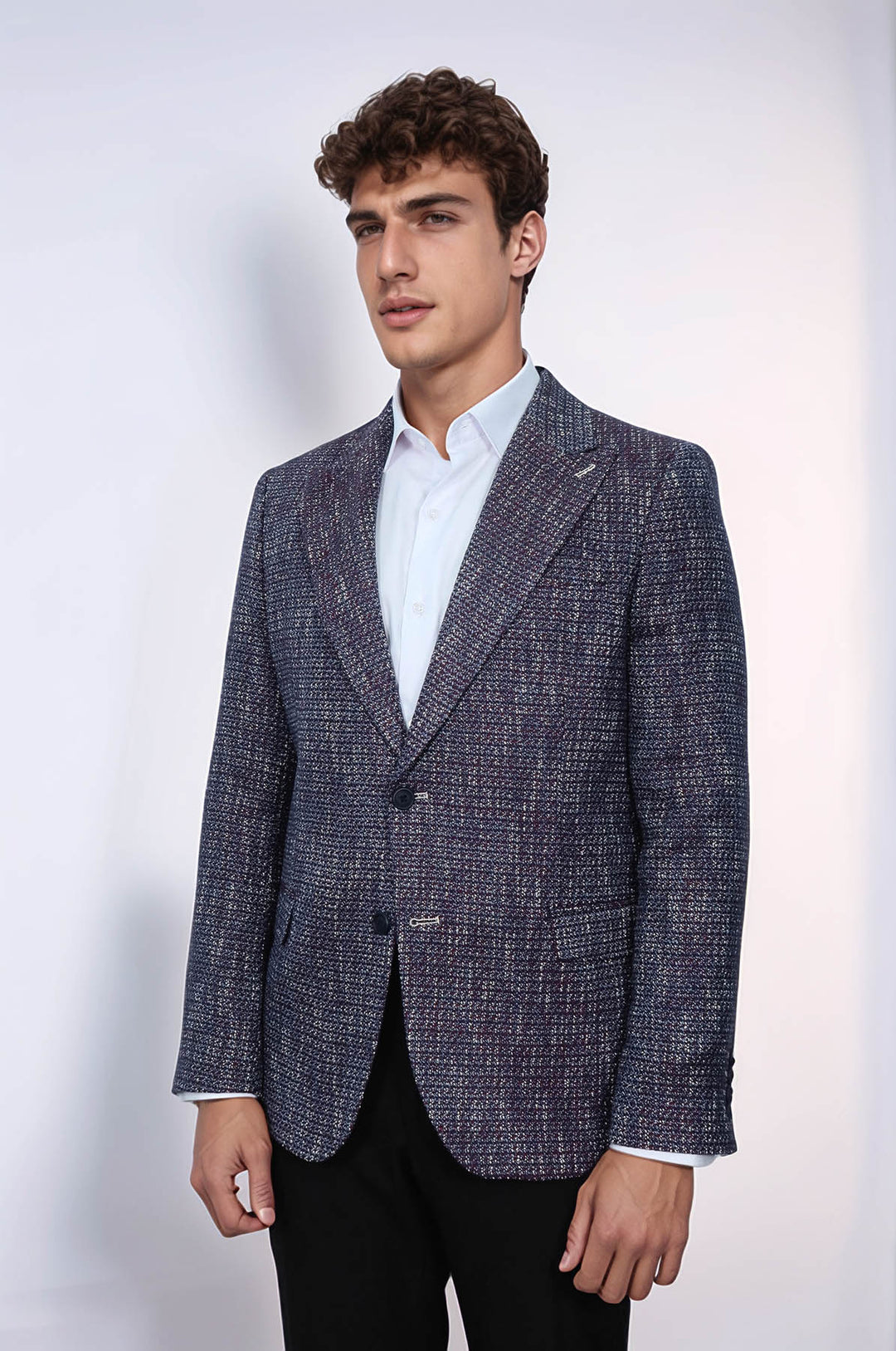Приталенный спортивный мужской пиджак с узором фиолетового цвета - Wessi