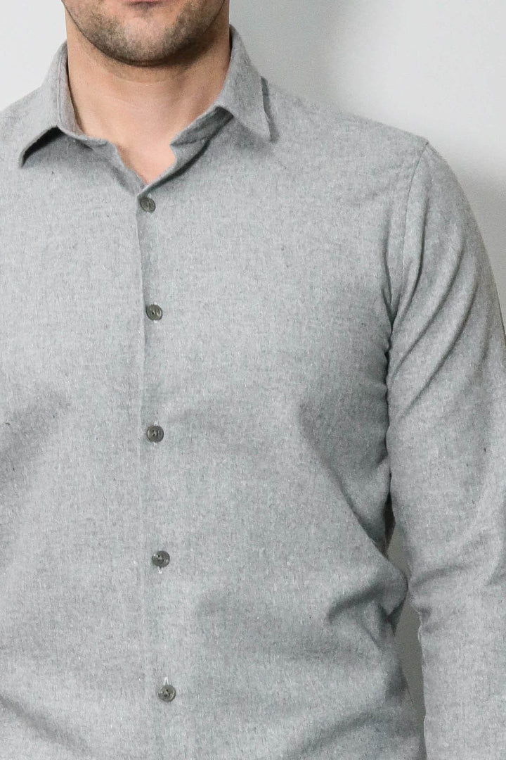 قميص حطاب رجالي ذو قصة ضيقة باللون الرمادي الفاتح - ويسي
