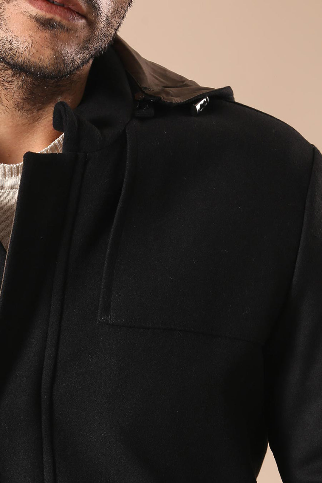 Cappotto da uomo nero con cappuccio e maniche con cerniera - Wessi
