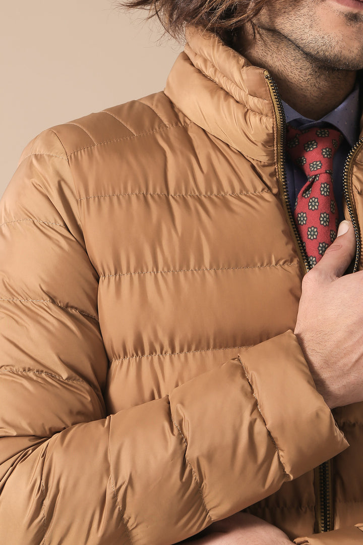 Chaqueta corta de plumas para hombre de color camello - Wessi