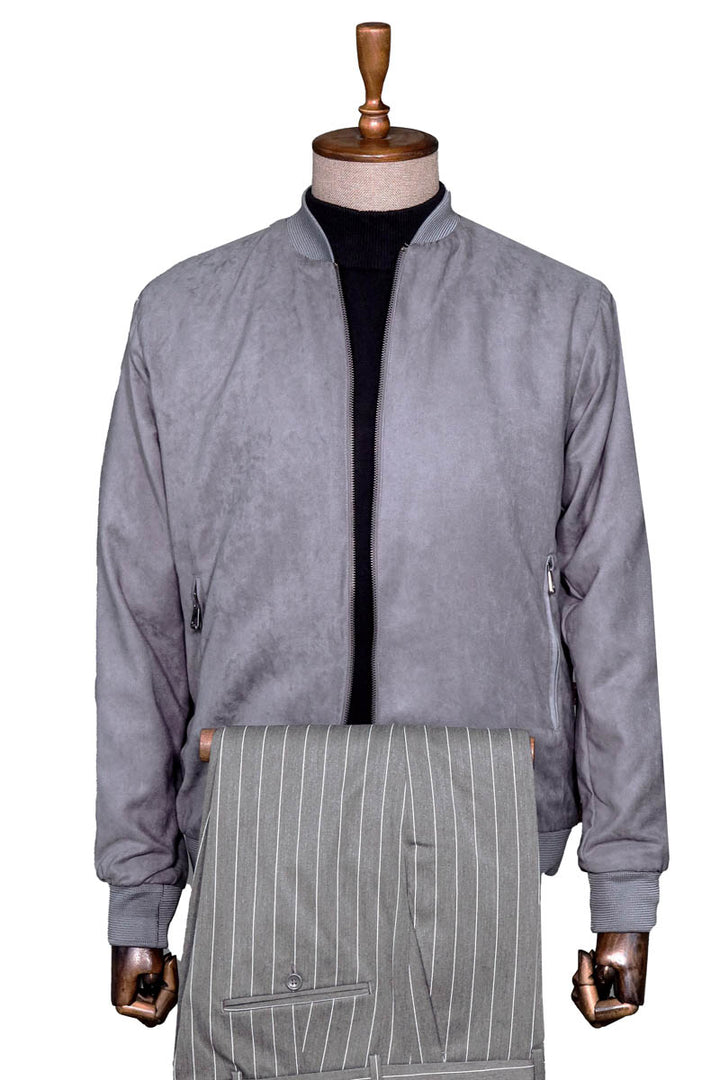 Серая бомбер-куртка, Black водолазка из трикотажа и серые полосатые брюки - Модный стиль Wessi City