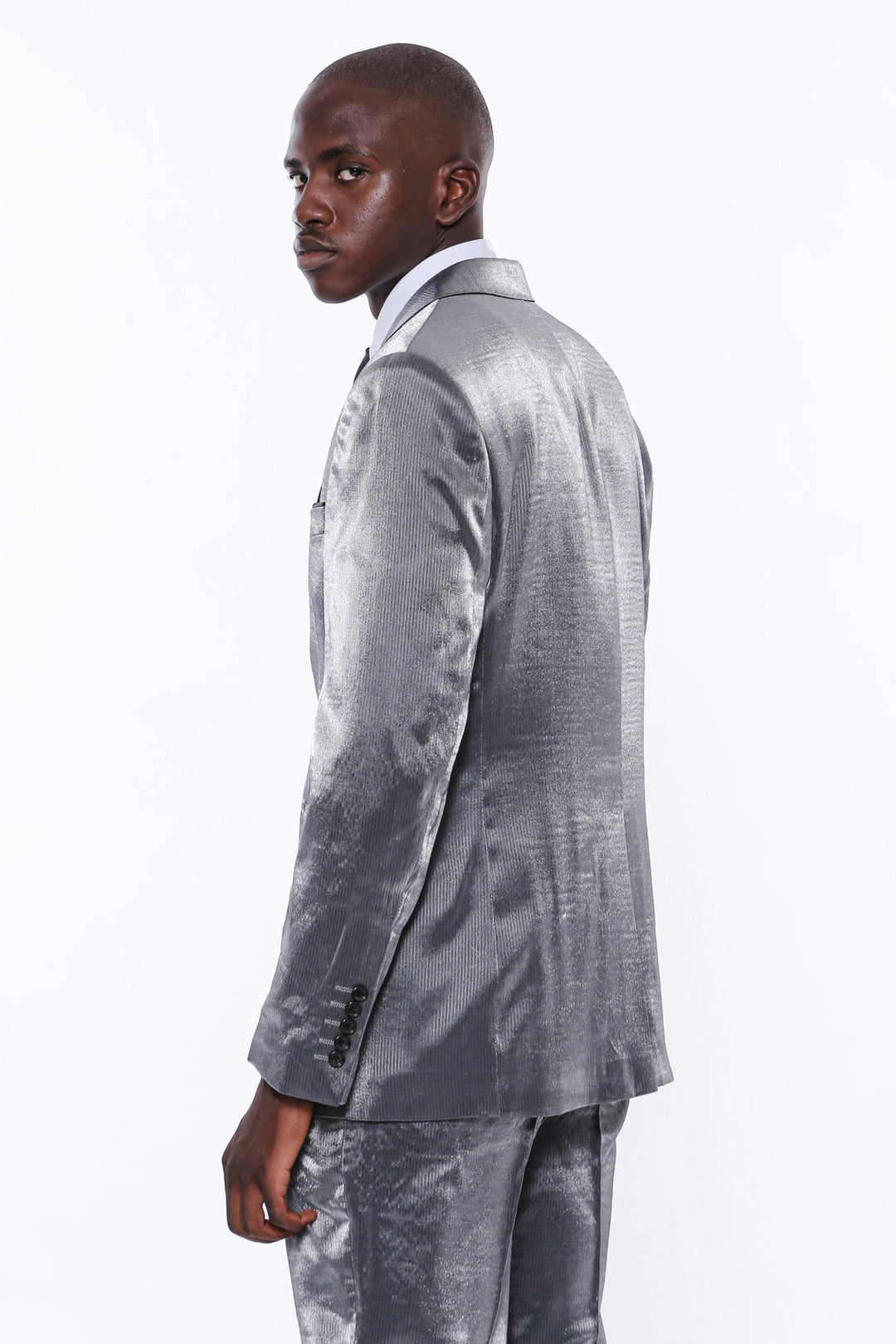 Тонкий атласный серый мужской костюм из двух частей с двумя пуговицами