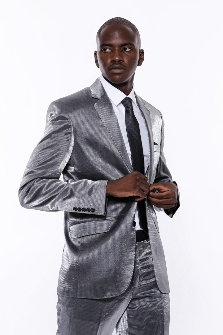 Тонкий атласный серый мужской костюм из двух частей с двумя пуговицами