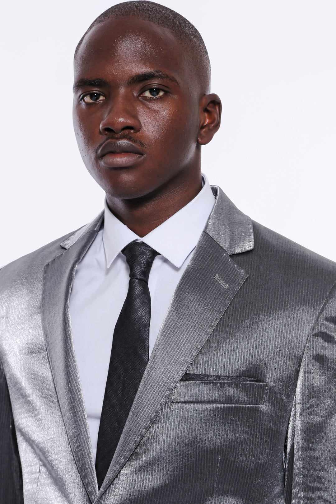 Тонкий атласный серый мужской костюм из двух частей с двумя пуговицами