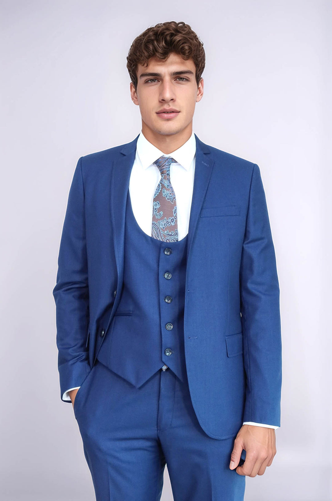 Однотонный мужской костюм темно-синего цвета с жилетом | Весс