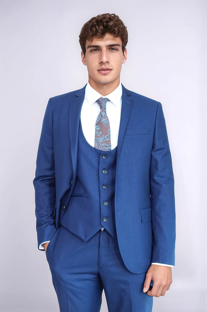 Однотонный мужской костюм темно-синего цвета с жилетом | Весс