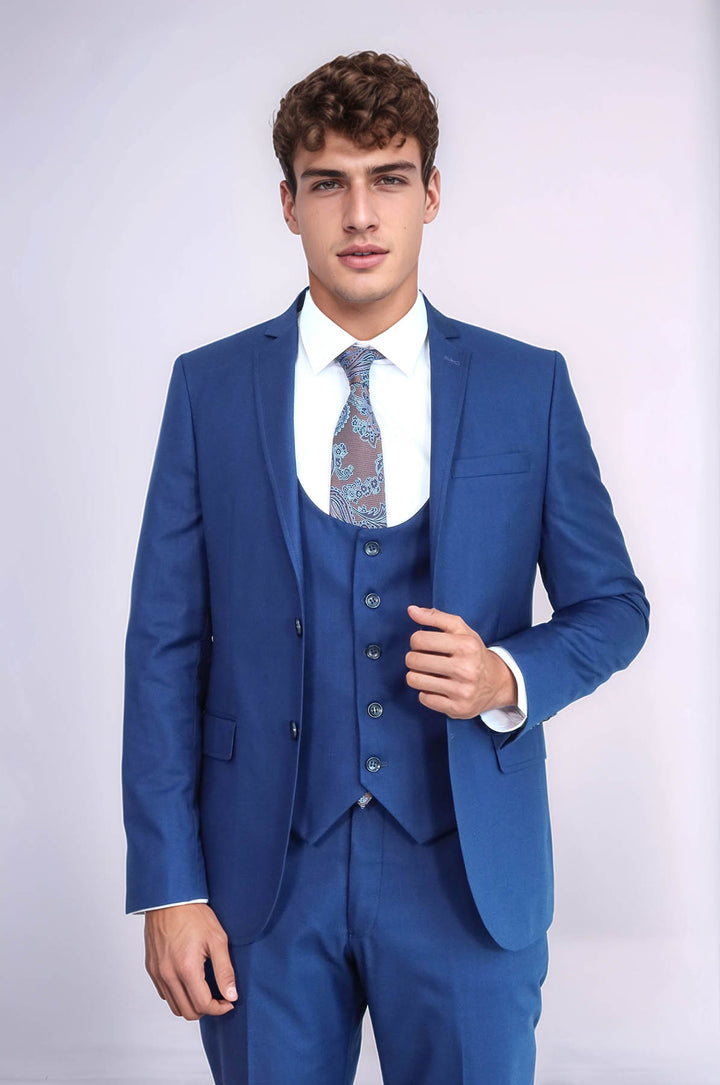 Однотонный мужской костюм темно-синего цвета с жилетом | Весс