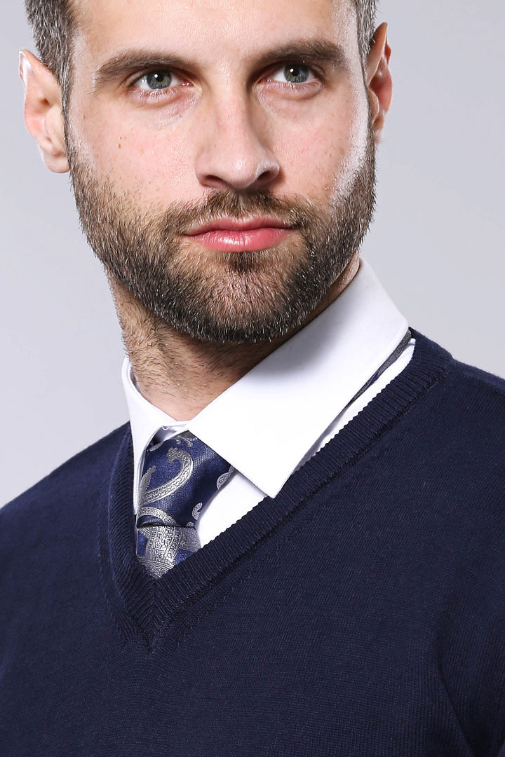 Tricot bleu foncé à col en V | Wess