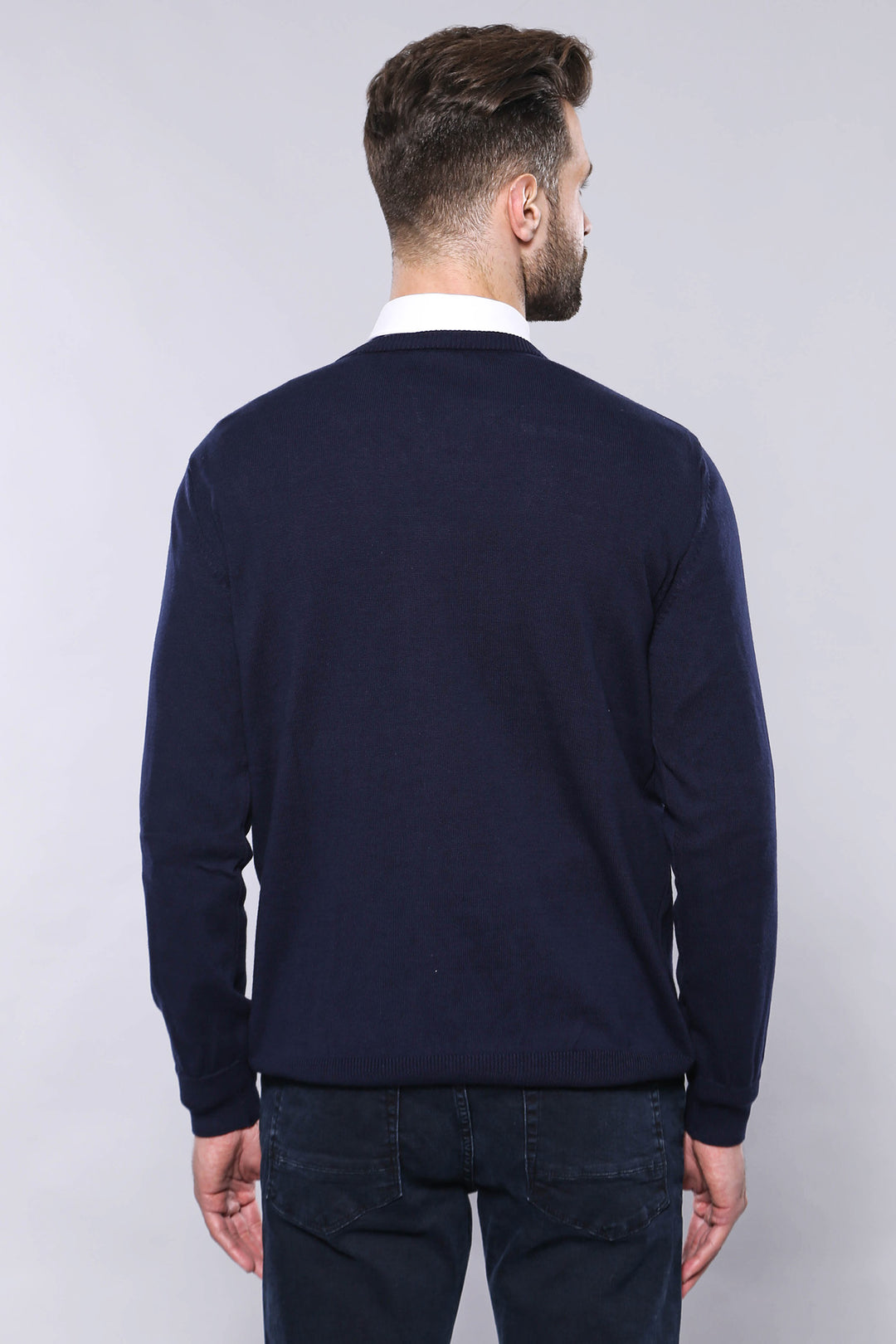 Tricot bleu foncé à col en V | Wess