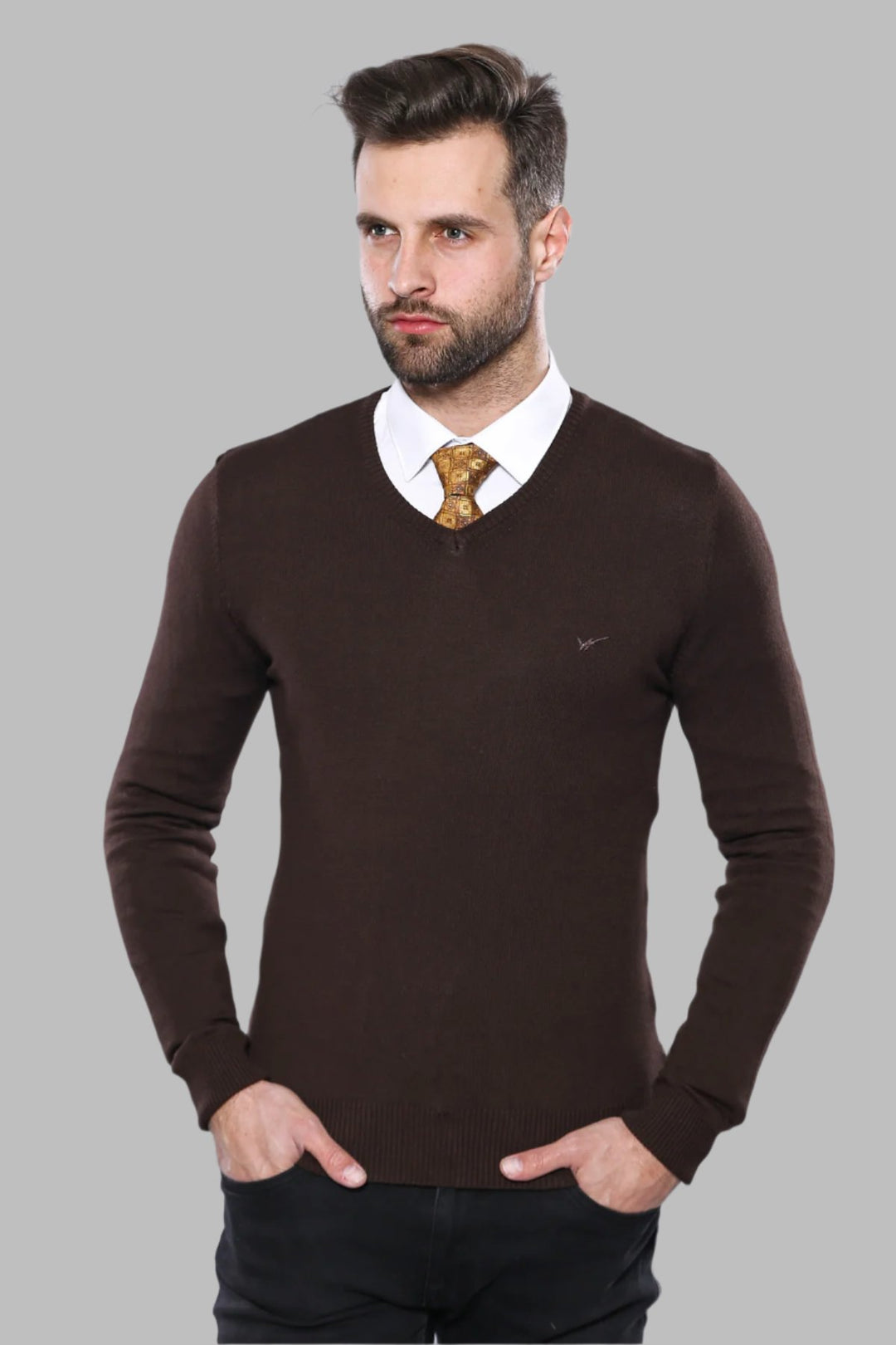 Maglieria da uomo marrone a maniche lunghe con scollo a V slim fit