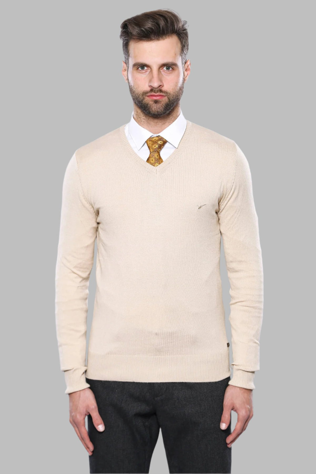 Maglieria da uomo beige a maniche lunghe con scollo a V slim fit
