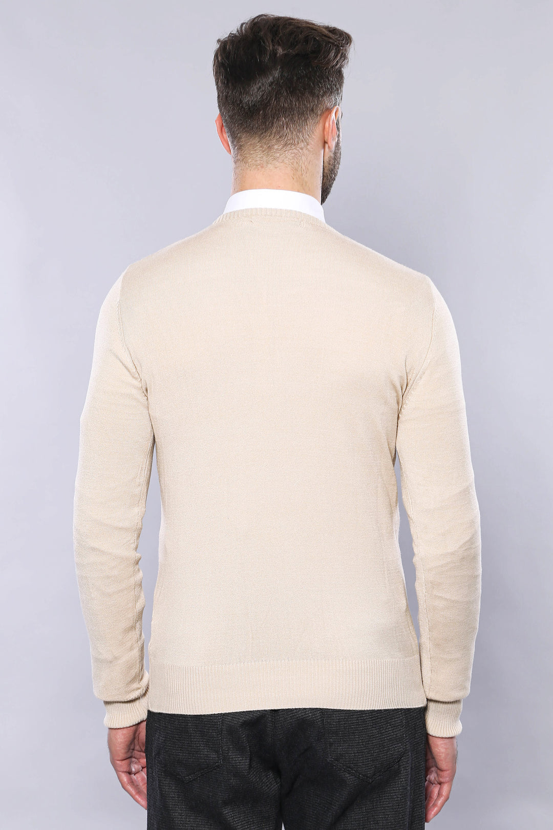 Maglieria da uomo beige a maniche lunghe con scollo a V slim fit