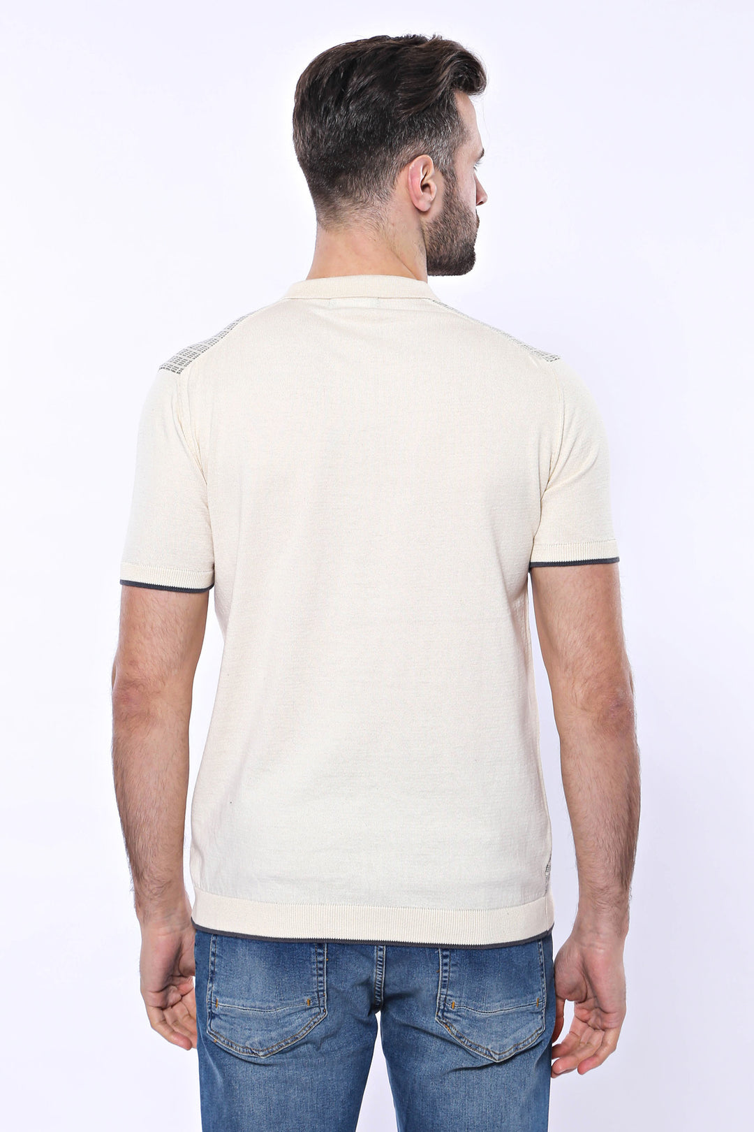 Camiseta tipo polo de punto color crema con cremallera y cuadros | wess