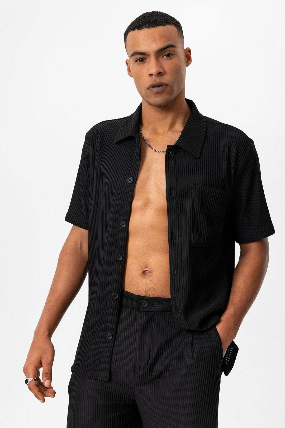 Men's Black Short-Sleeve Ribbed Shirt - Wessi