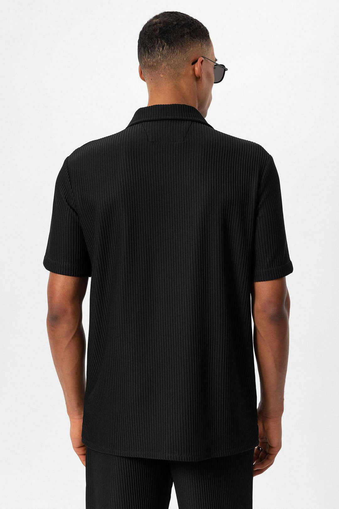 Men's Black Short-Sleeve Ribbed Shirt - Wessi