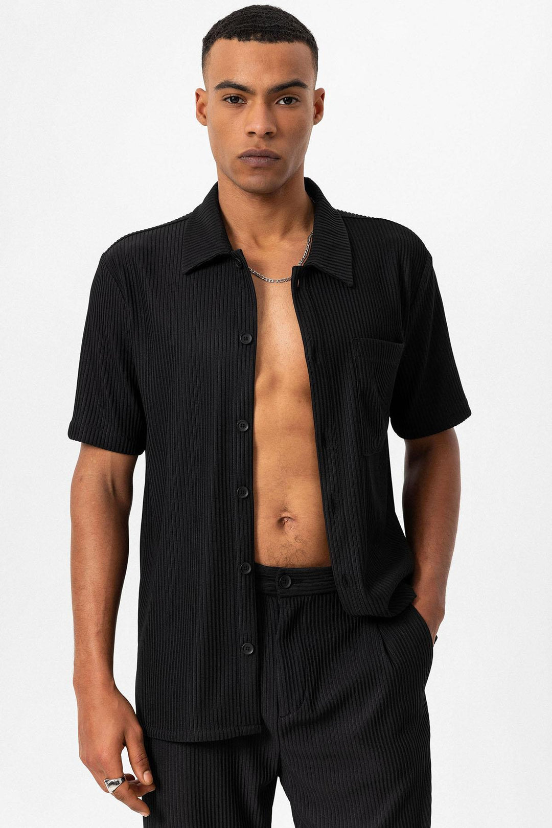 Men's Black Short-Sleeve Ribbed Shirt - Wessi