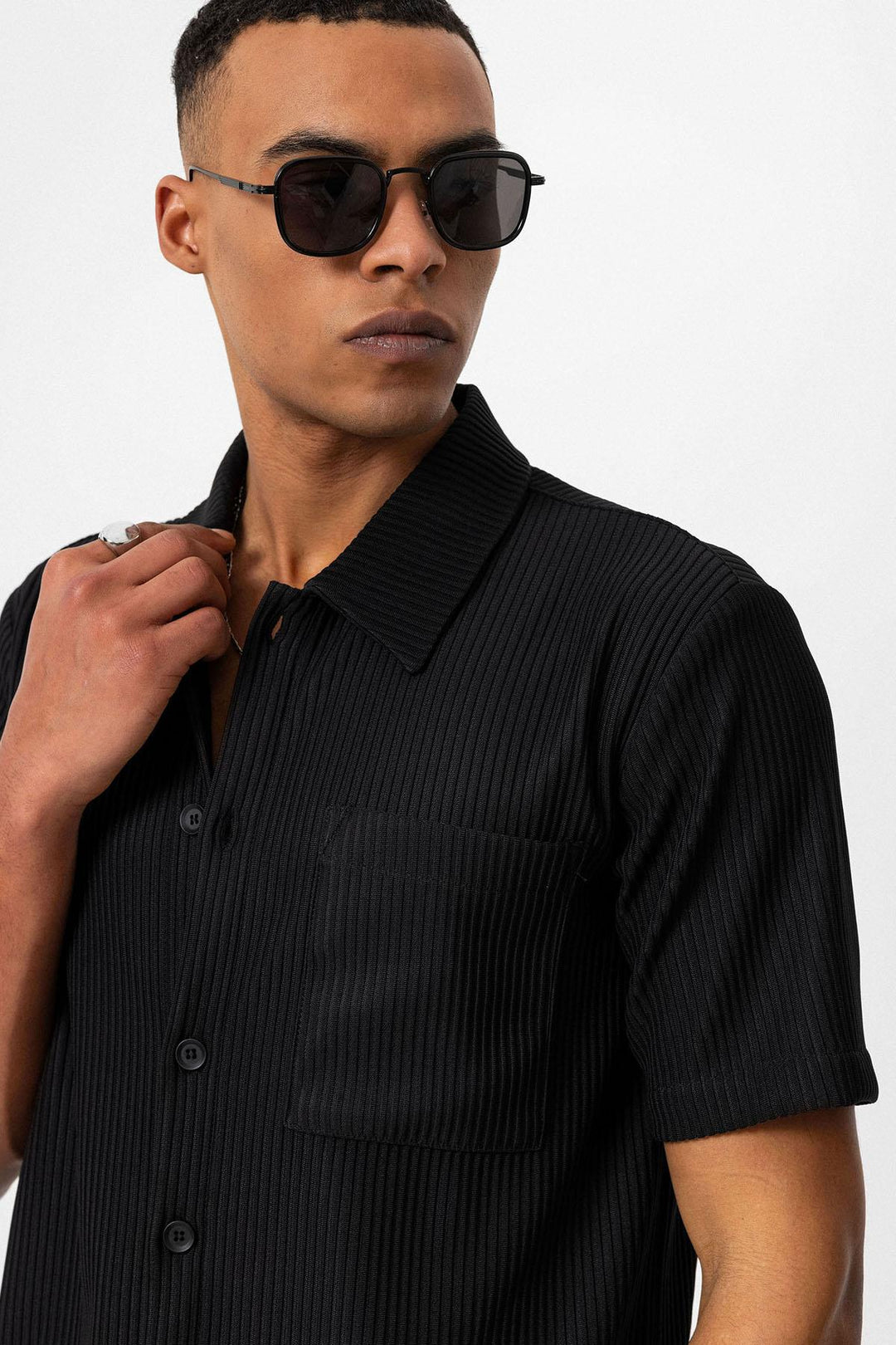 Men's Black Short-Sleeve Ribbed Shirt - Wessi