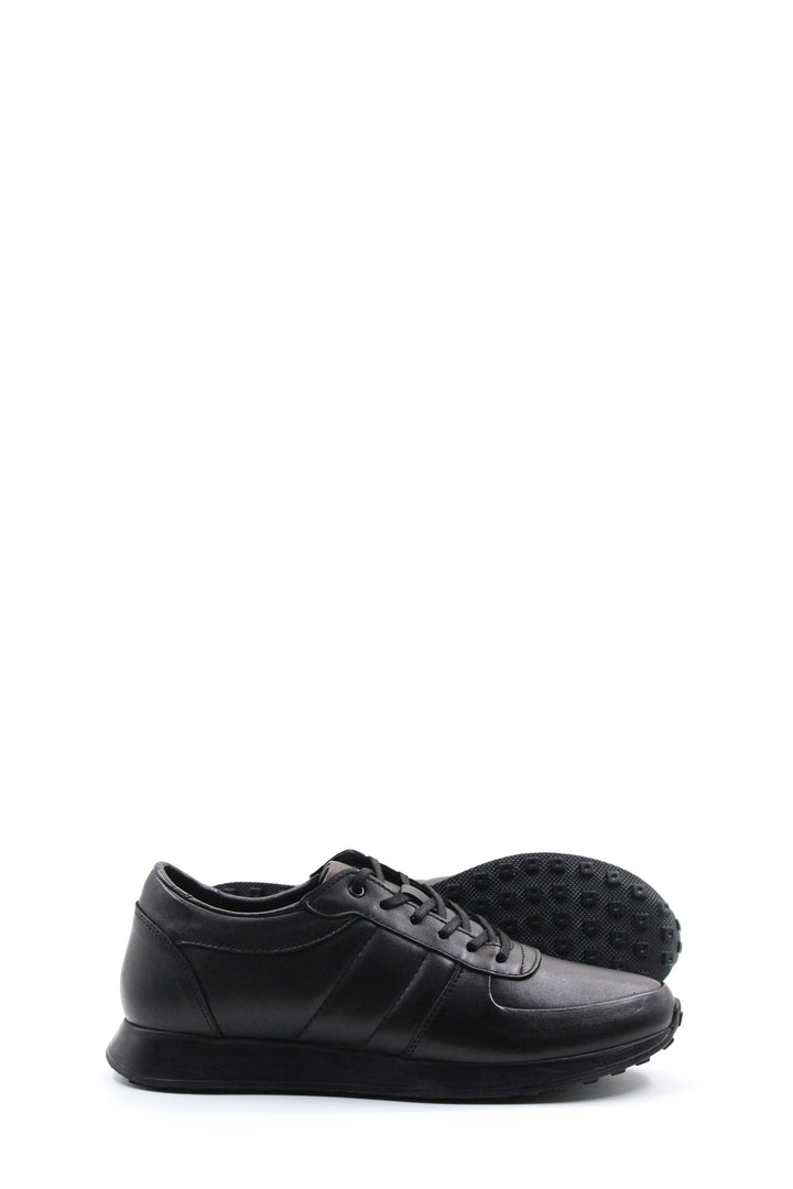 حذاء رياضي من الجلد باللون الأسود للرجال مع تفاصيل غرز دقيقة - Wessi