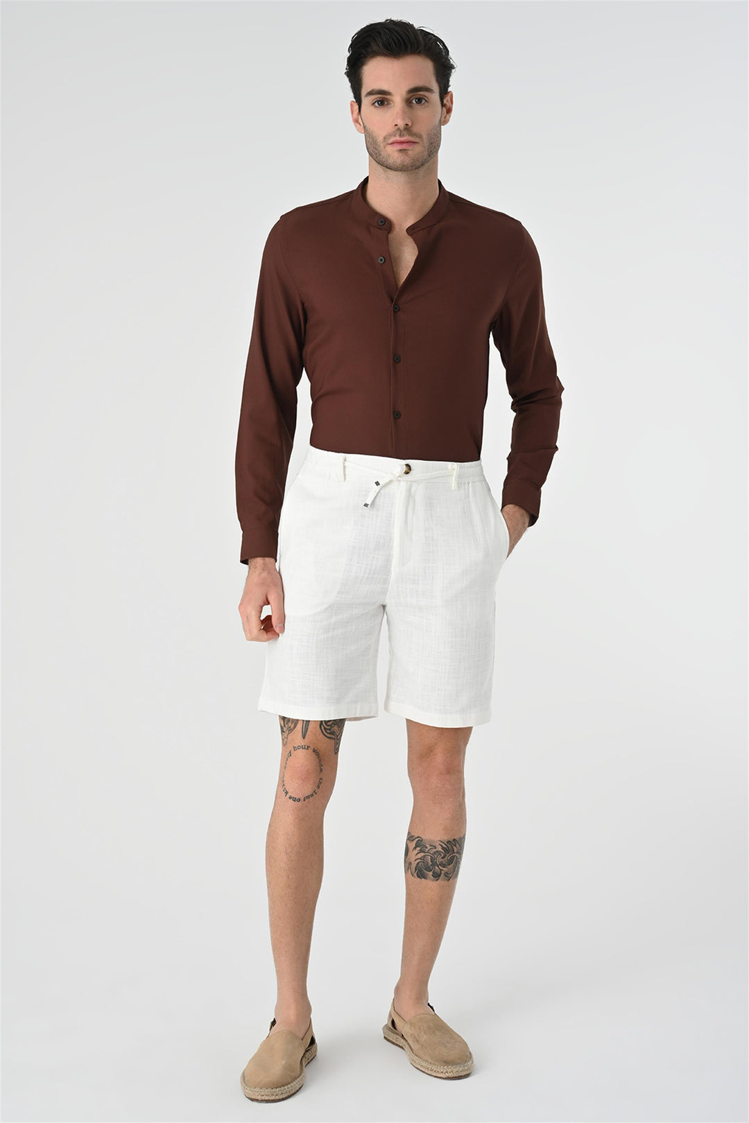 قميص رجالي بني بقصة عادية بياقة ماندرين - Wessi