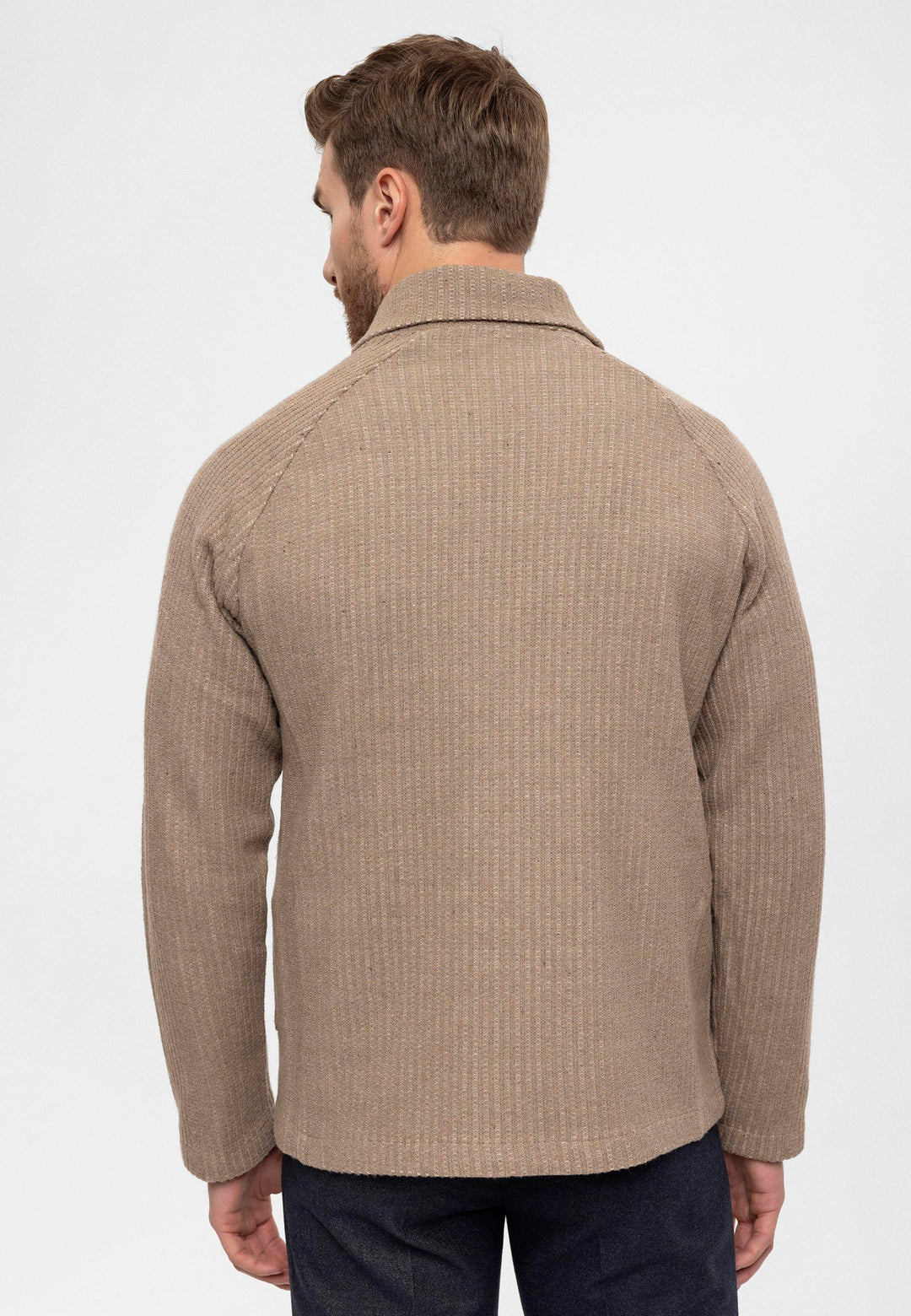 Cárdigan de hombre beige con cuello chal y cierre cruzado - Wessi