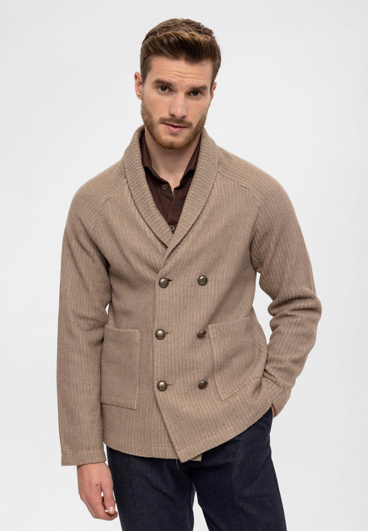 Cárdigan de hombre beige con cuello chal y cierre cruzado - Wessi
