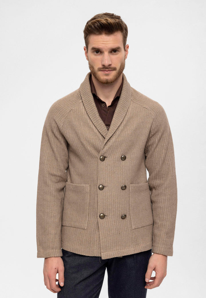 Cárdigan de hombre beige con cuello chal y cierre cruzado - Wessi