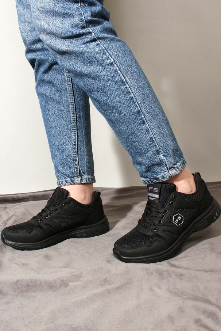 Baskets athlétiques entièrement noires pour hommes avec panneaux en maille - Wessi