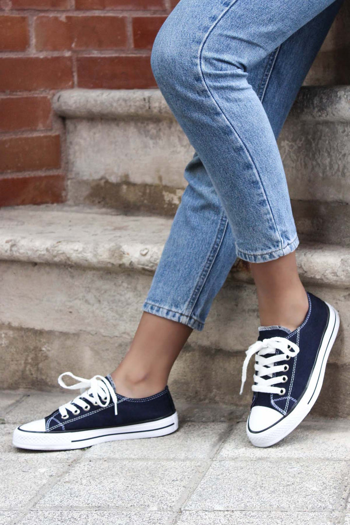 Baskets basses homme en toile marine à lacets blancs - Wessi