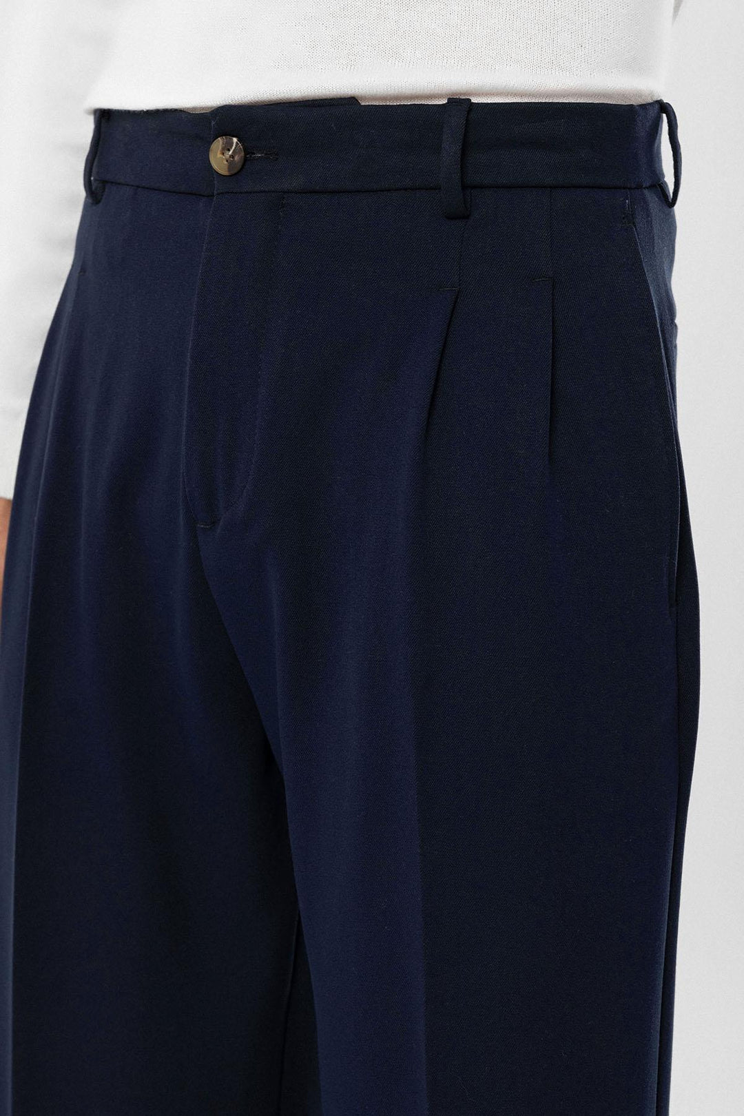 Men's Dark Navy Blue High-Waisted Relaxed Fit Pleated  Pants - Wessi