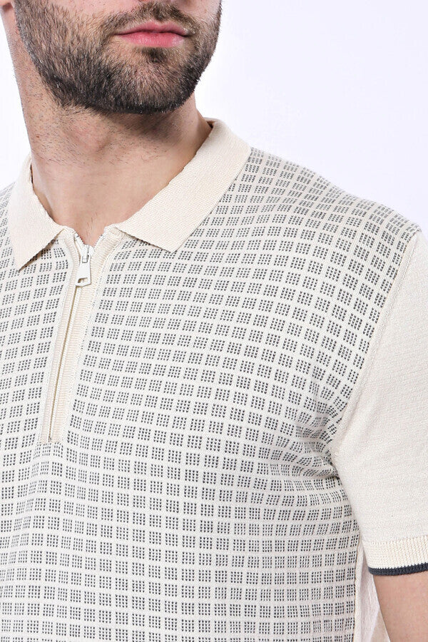 Camiseta tipo polo de punto color crema con cremallera y cuadros | wess