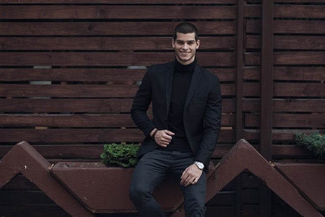 Can You Wear a Black Blazer with Navy Pants? The Definitive Answer