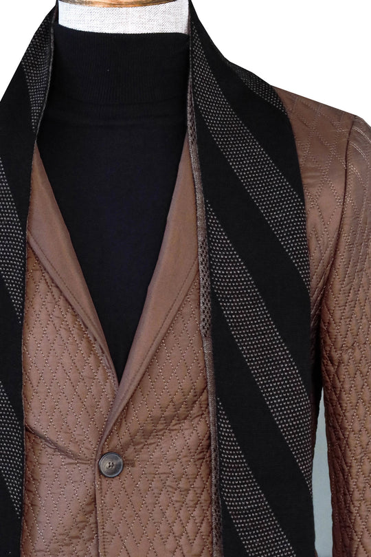 Brown, Black a Collo Alto e Pantaloni, e Combinazione di Sciarpa a Righe - Look Invernale Moderno