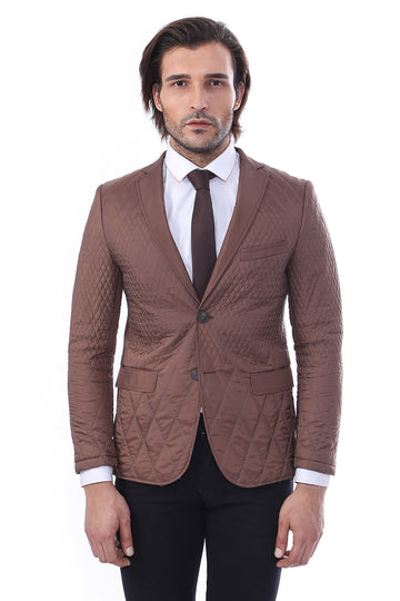 Brown, Black a Collo Alto e Pantaloni, e Combinazione di Sciarpa a Righe - Look Invernale Moderno