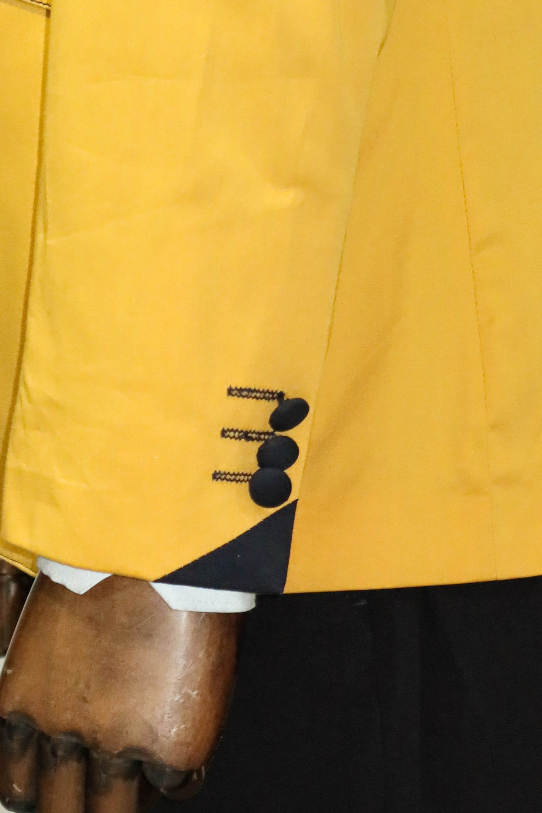 Single Button Collar Garni Tippet Yellow Jacket-Wessi