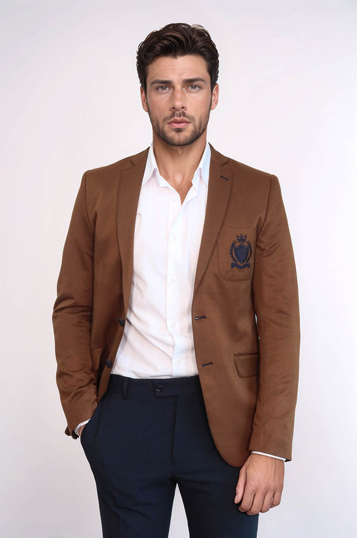 Chaqueta color canela de algodón con cresta y 2 botones y 3 bolsillos