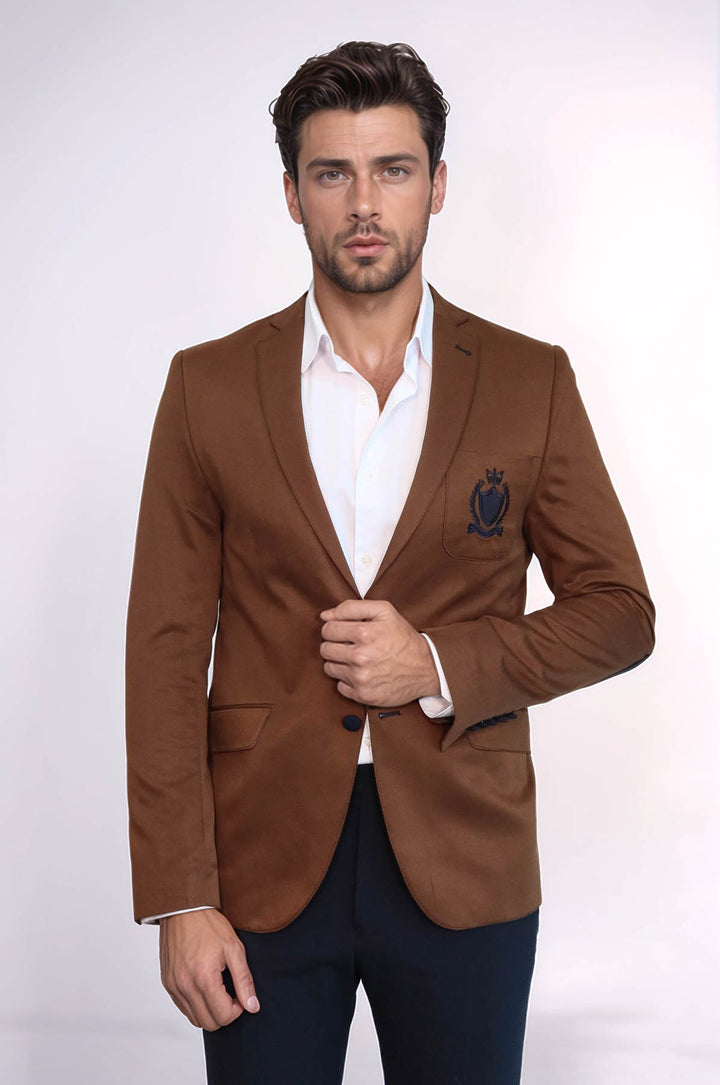 Chaqueta color canela de algodón con cresta y 2 botones y 3 bolsillos