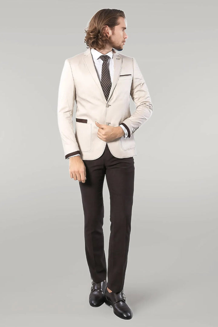 Chaqueta color crema con bolsillo tipo bolso y dos botones - Wessi