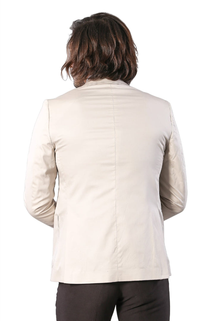 Chaqueta color crema con bolsillo tipo bolso y dos botones - Wessi