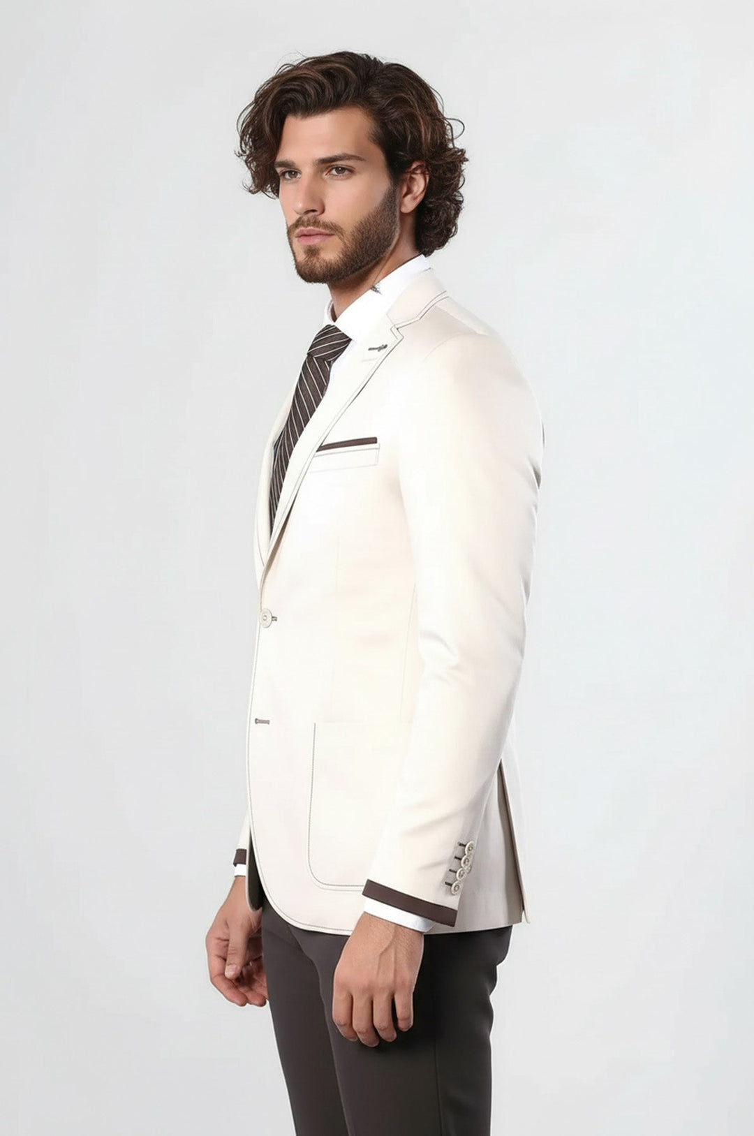 Chaqueta color crema con bolsillo tipo bolso y dos botones - Wessi