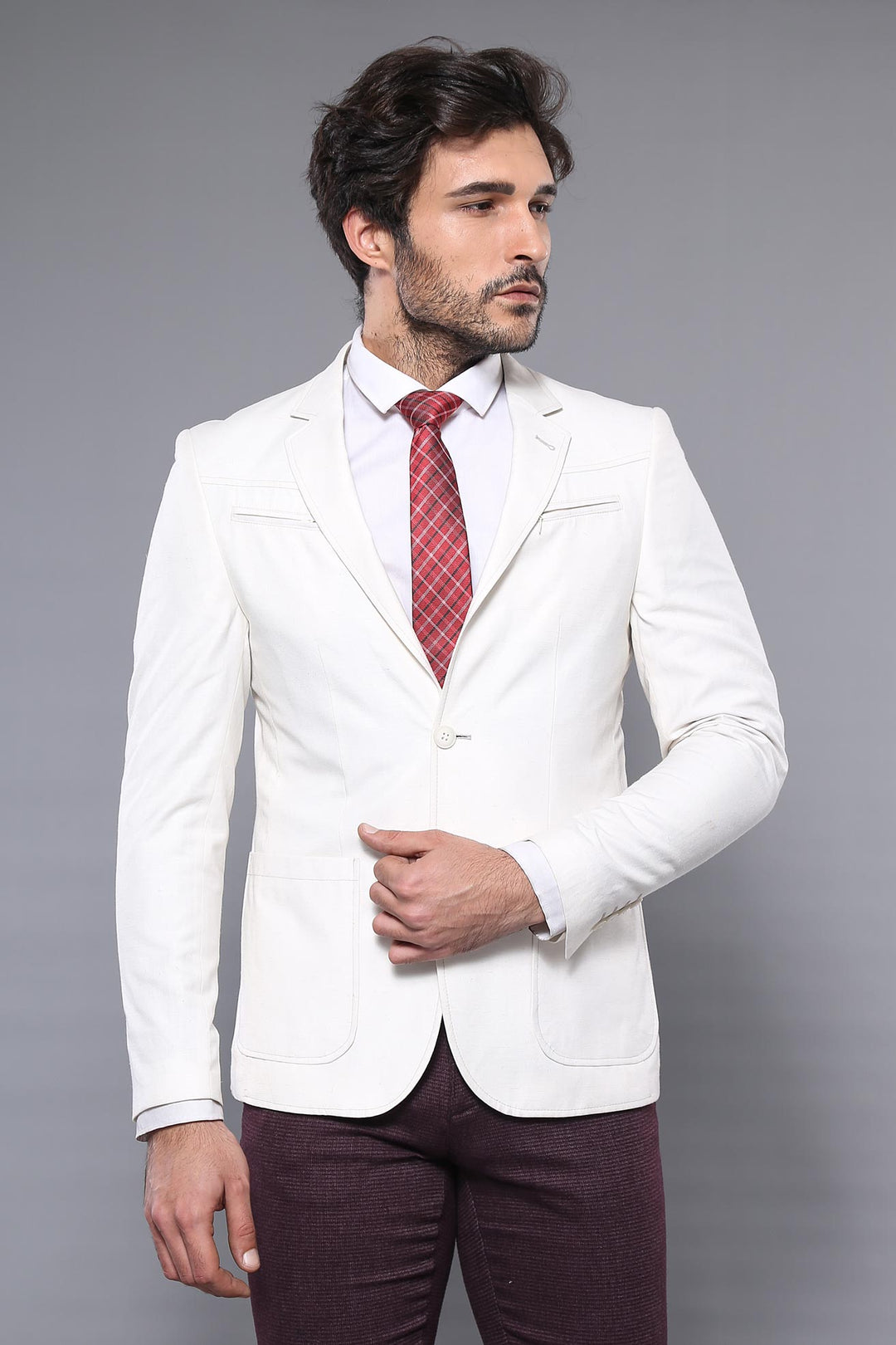 Chaqueta de lino color crema con detalle de cremallera en el pecho | wess