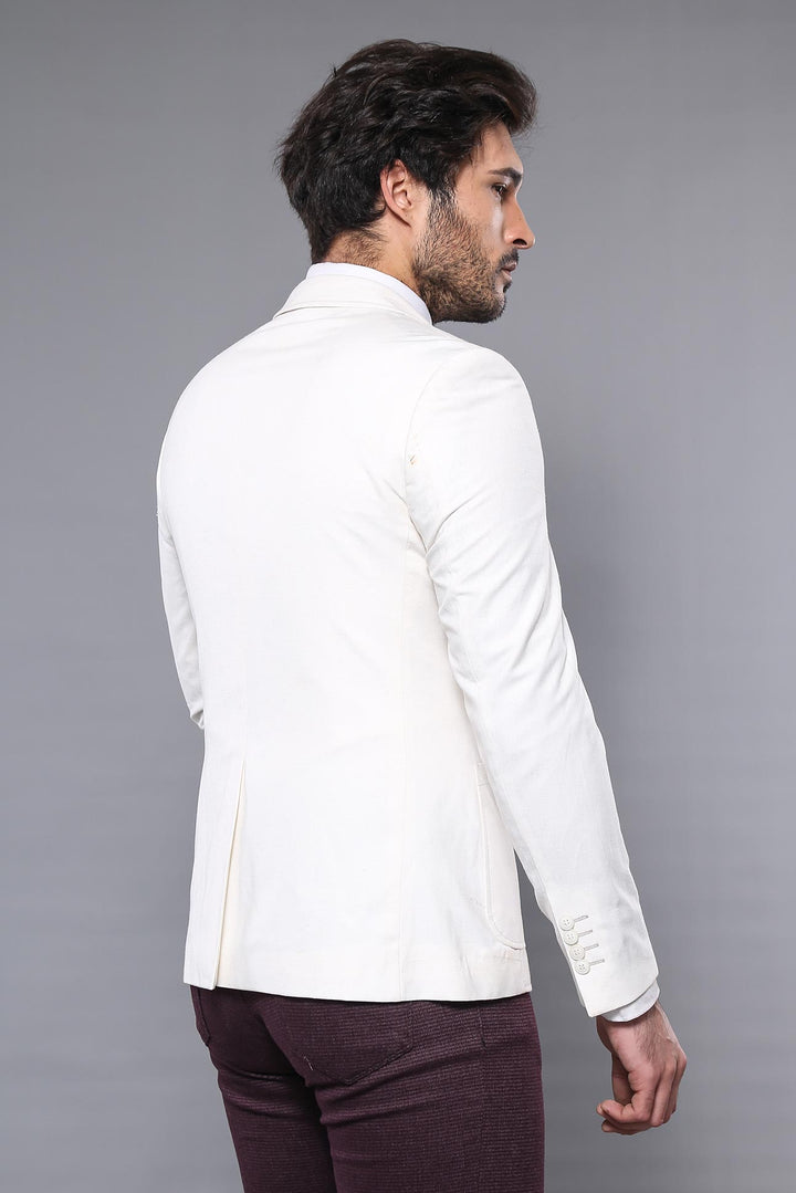 Chaqueta de lino color crema con detalle de cremallera en el pecho | wess