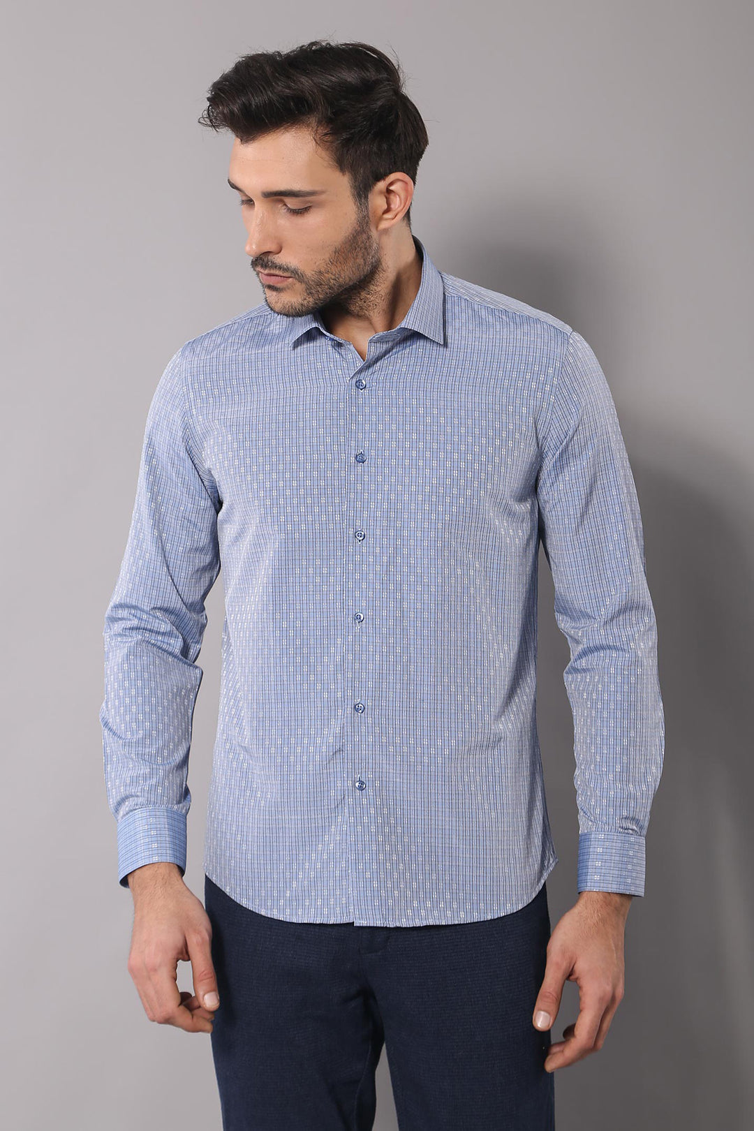 Camisa azul de corte entallado con estampado - Wessi