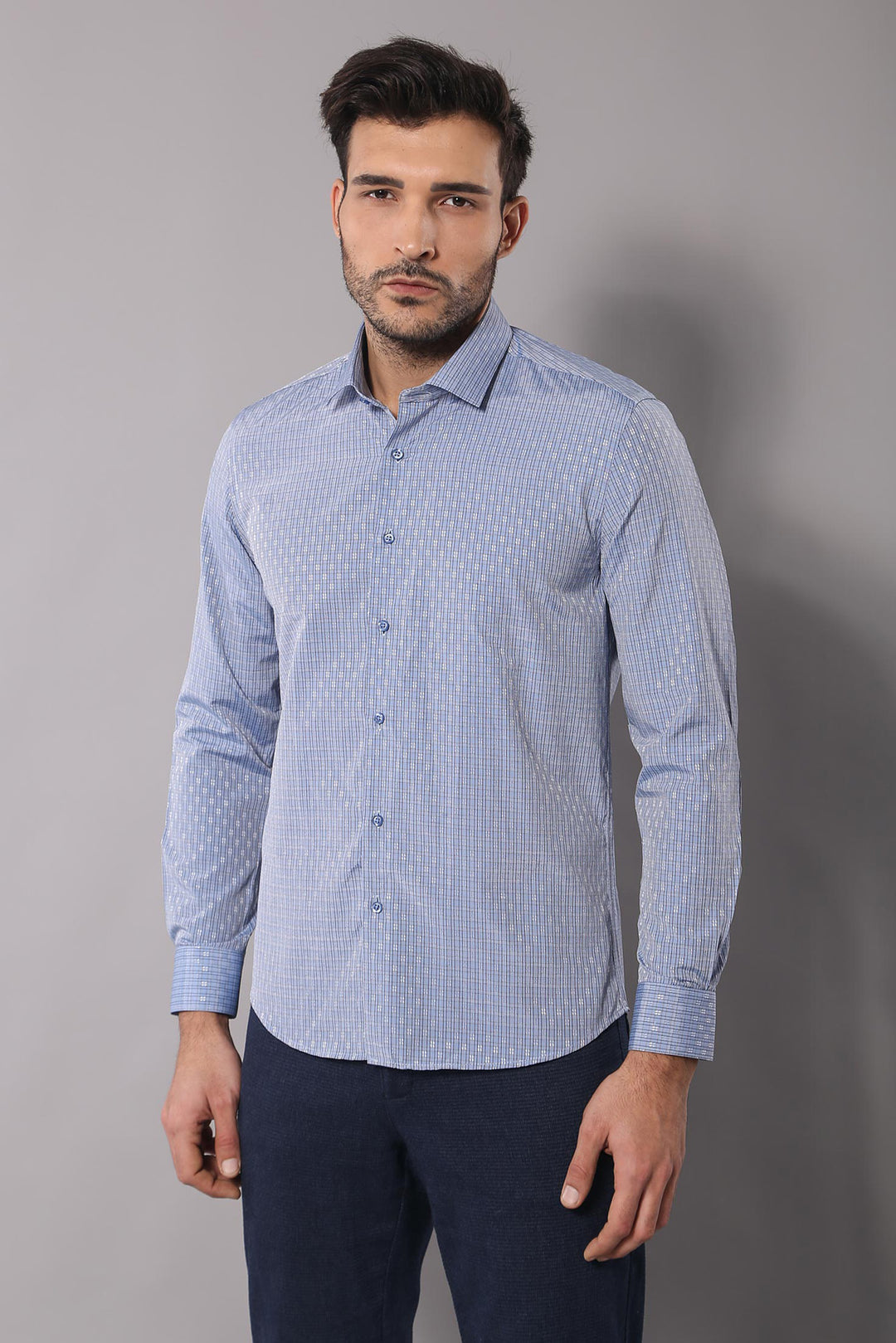 Camisa azul de corte entallado con estampado - Wessi