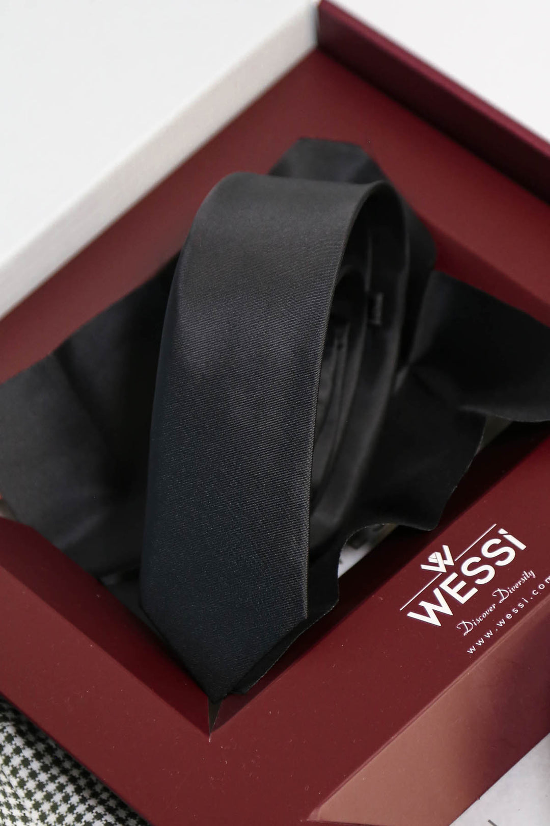 The Dapper Gift Box by Wessi – Includes Green Houndstooth Shirt, Black Tie & Brown Belt
