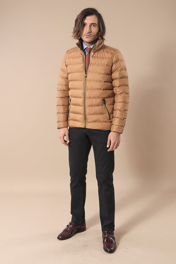 Chaqueta corta de plumas para hombre de color camello - Wessi