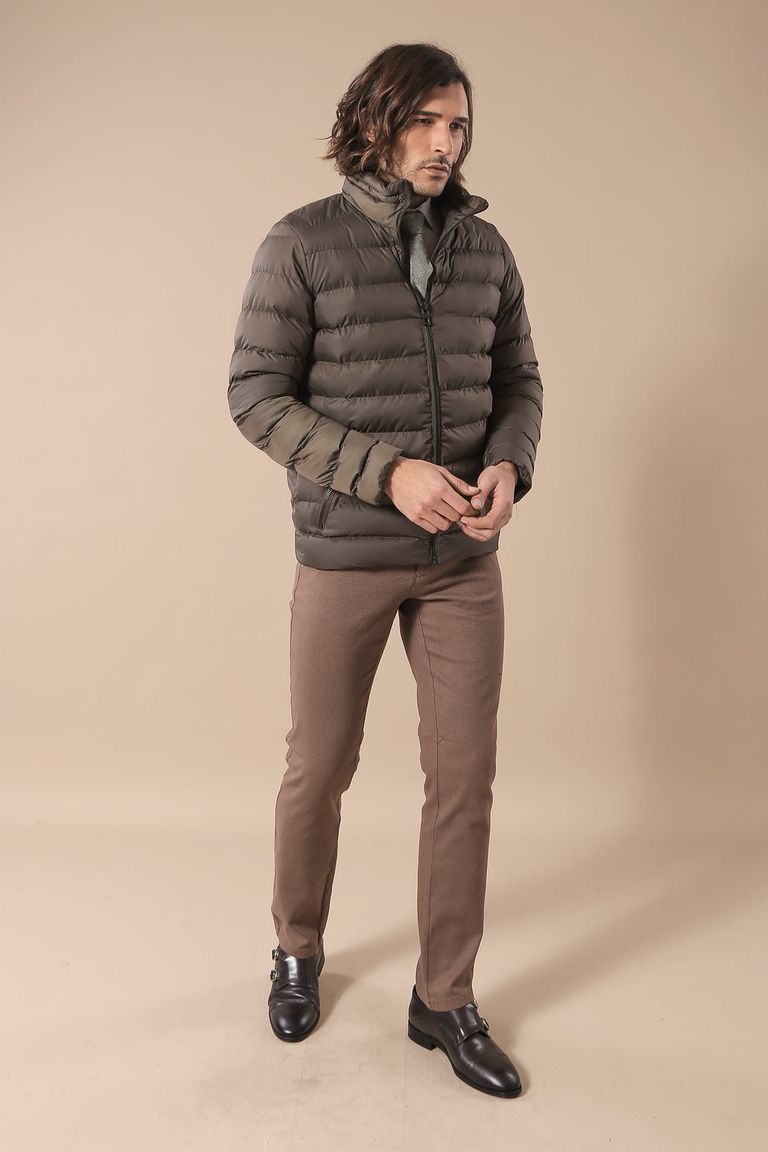 Piumino corto da uomo color kaki con colletto in piedi trapuntato e 2 tasche - Wessi