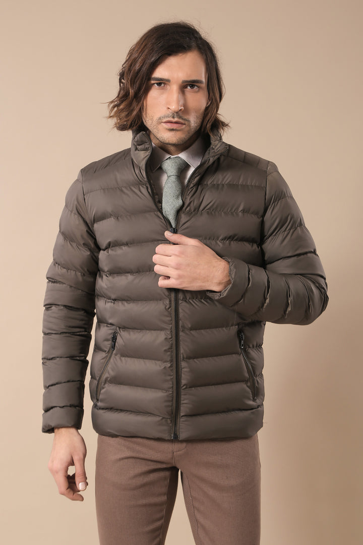 Piumino corto da uomo color kaki con colletto in piedi trapuntato e 2 tasche - Wessi